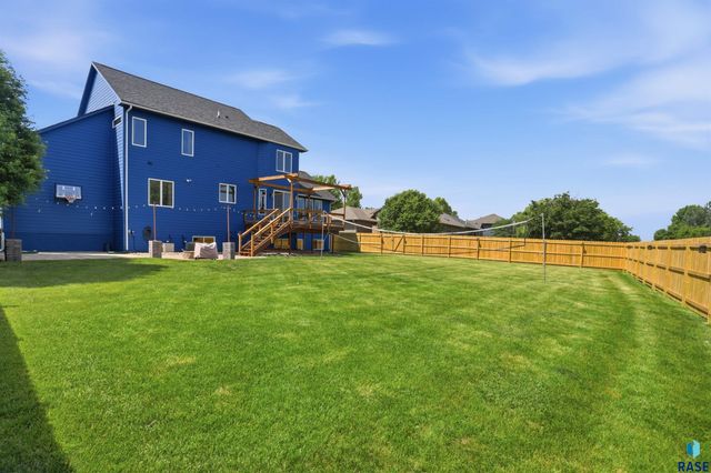 7704 32Nd St Street, Sioux Falls, SD 57106