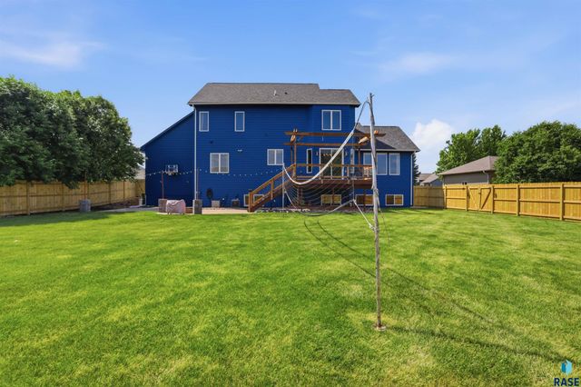 7704 32Nd St Street, Sioux Falls, SD 57106