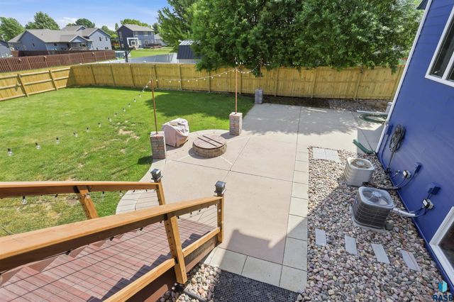 7704 32Nd St Street, Sioux Falls, SD 57106