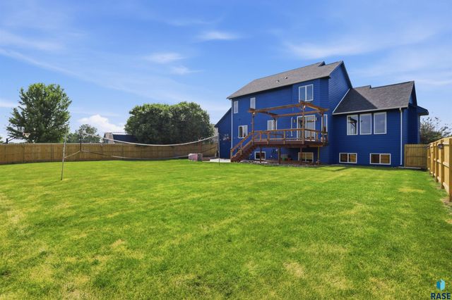 7704 32Nd St Street, Sioux Falls, SD 57106