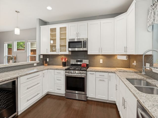 630 N Edgefield Avenue, Dallas, TX 75208