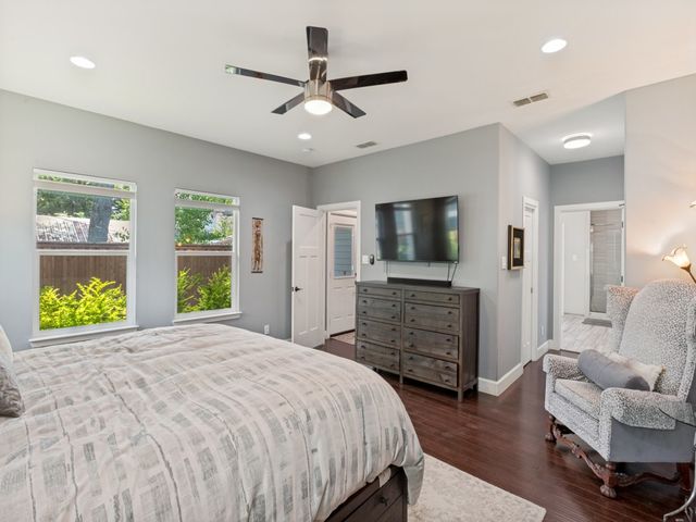 630 N Edgefield Avenue, Dallas, TX 75208