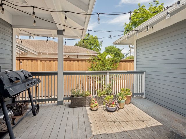 630 N Edgefield Avenue, Dallas, TX 75208