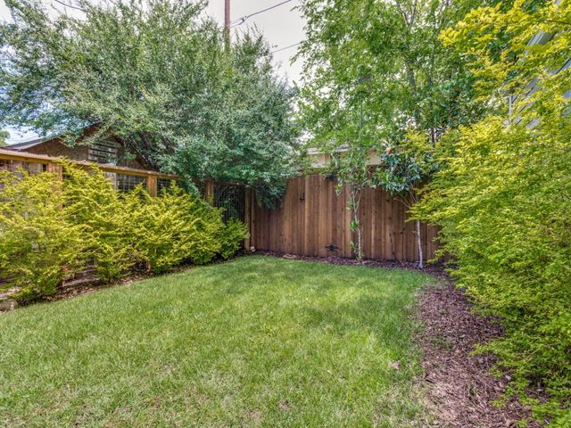 630 N Edgefield Avenue, Dallas, TX 75208