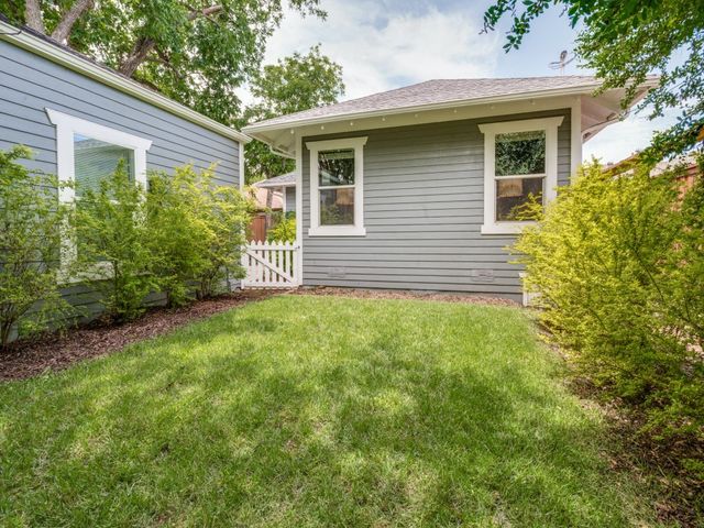 630 N Edgefield Avenue, Dallas, TX 75208