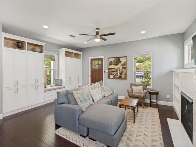 630 N Edgefield Avenue, Dallas, TX 75208