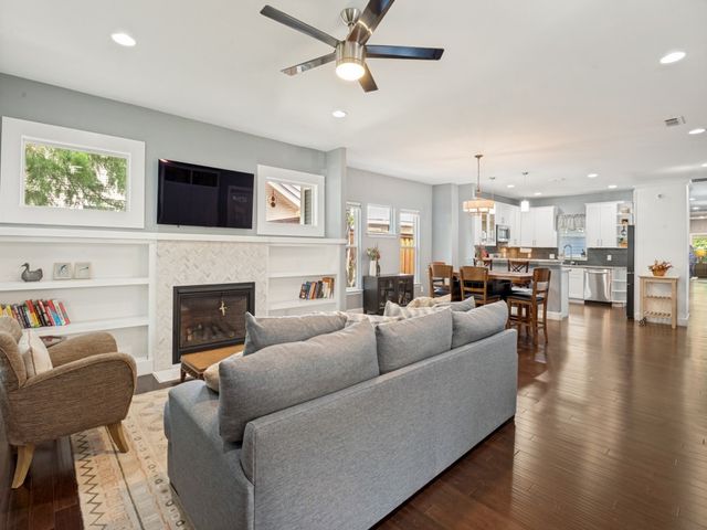 630 N Edgefield Avenue, Dallas, TX 75208