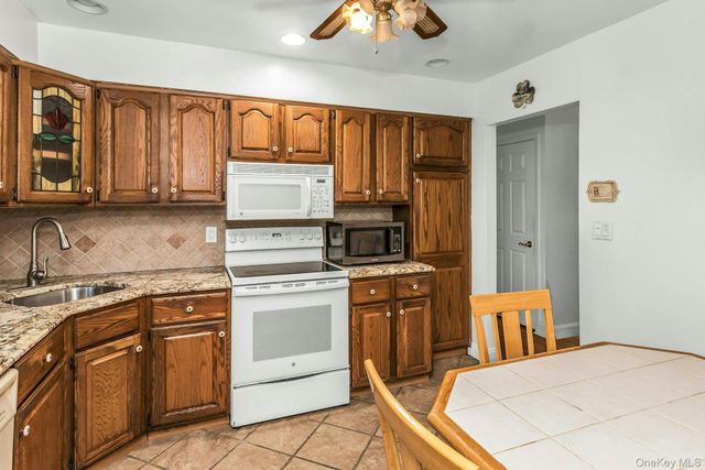 50 Jerome Street, Lindenhurst, NY 11757