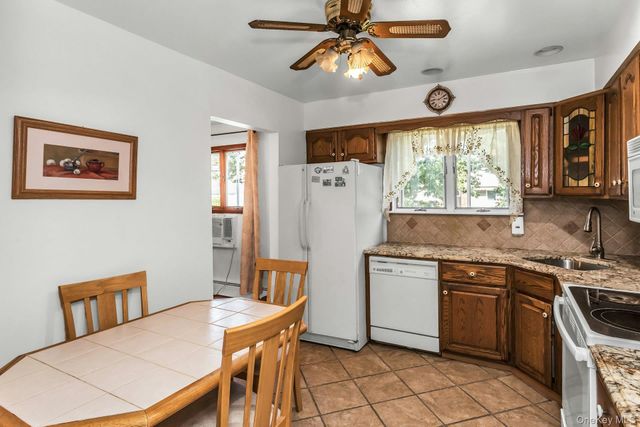 50 Jerome Street, Lindenhurst, NY 11757