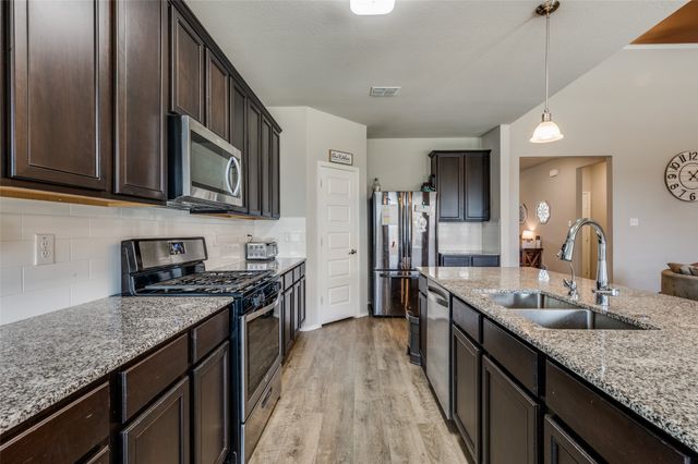 1508 Pleasant Knoll Trail, Aubrey, TX 76227