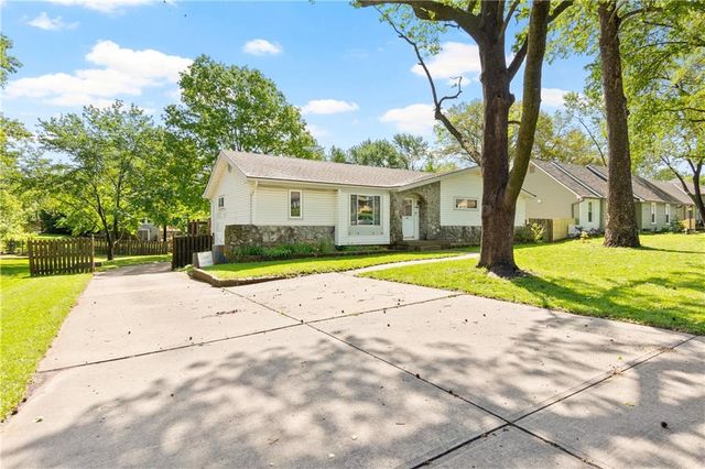 4919 Bluejacket Street, Shawnee, KS 66203