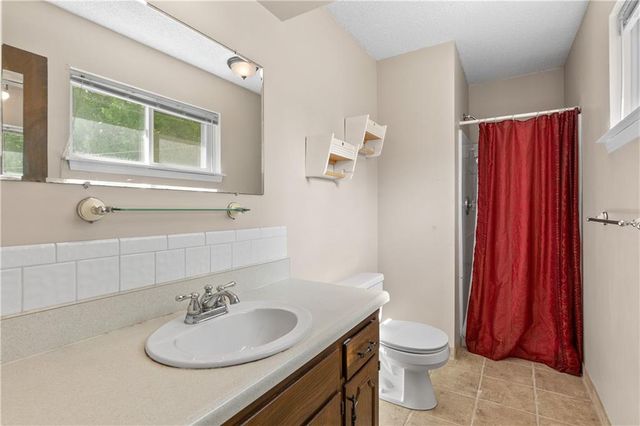 4919 Bluejacket Street, Shawnee, KS 66203