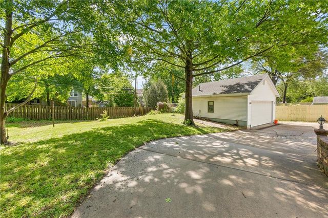 4919 Bluejacket Street, Shawnee, KS 66203