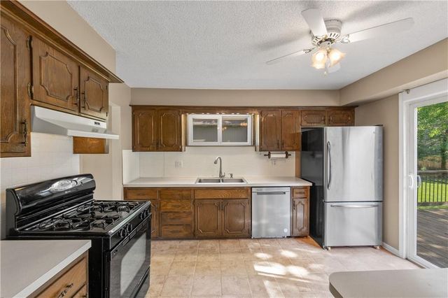 4919 Bluejacket Street, Shawnee, KS 66203