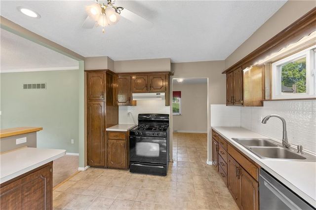 4919 Bluejacket Street, Shawnee, KS 66203