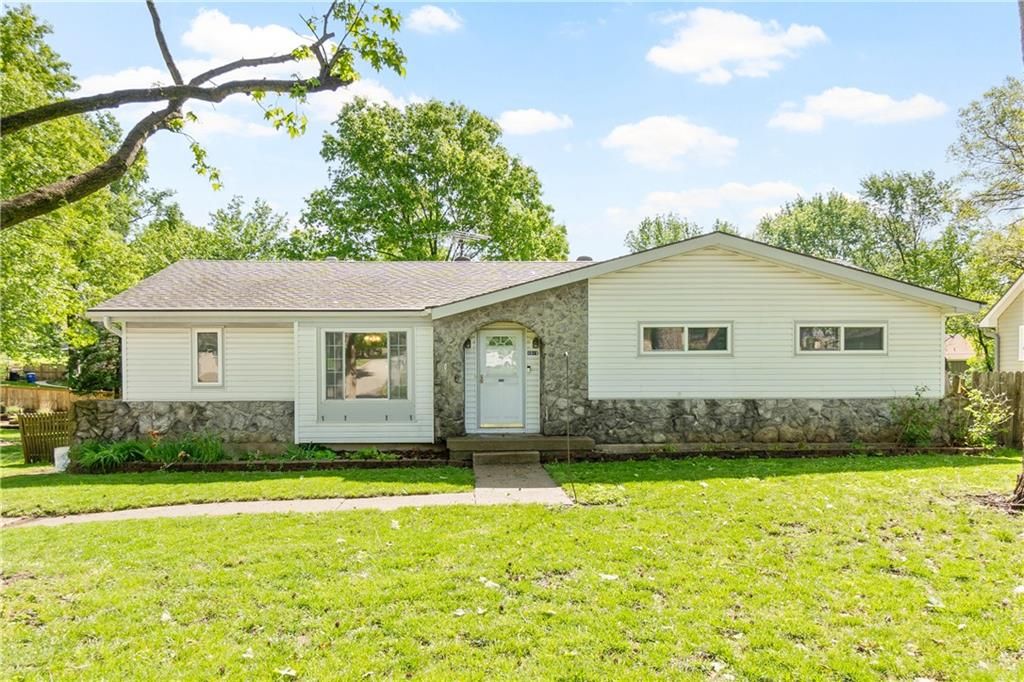 4919 Bluejacket Street, Shawnee, KS 66203