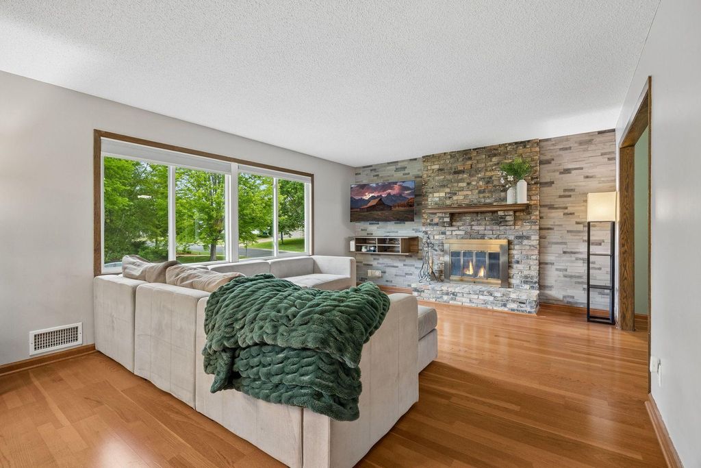 5900 Saint Johns Avenue, Edina, MN 55424 — photo 4