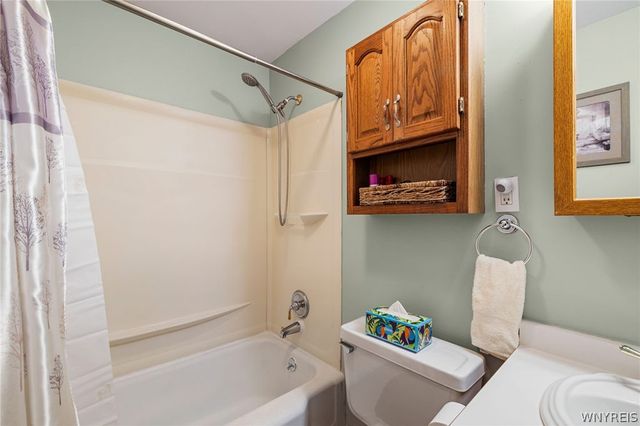 223 Kirkwood Drive, West Seneca, NY 14224
