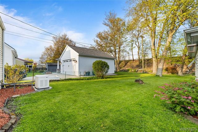 223 Kirkwood Drive, West Seneca, NY 14224