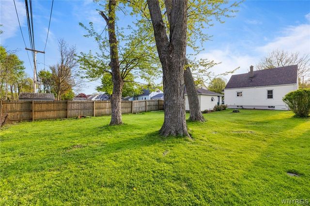 223 Kirkwood Drive, West Seneca, NY 14224