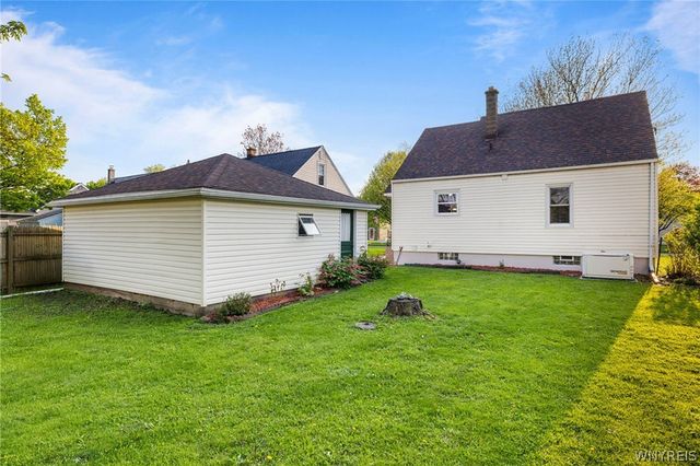 223 Kirkwood Drive, West Seneca, NY 14224