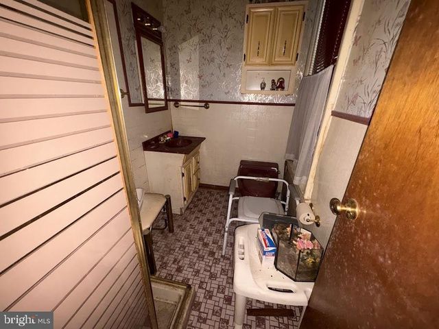 1315 W SOMERSET ST, Philadelphia, PA 19132