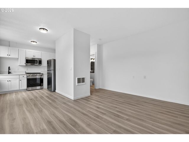 708 N KILLINGSWORTH St 2, Portland, OR 97217