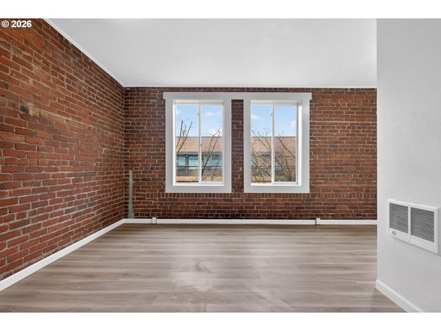 708 N KILLINGSWORTH St 2, Portland, OR 97217