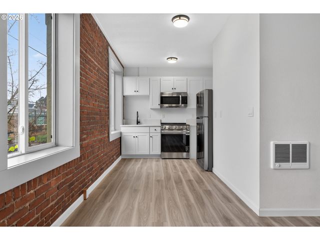 708 N KILLINGSWORTH St 2, Portland, OR 97217