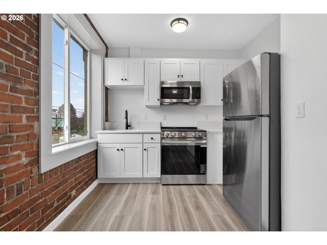 708 N KILLINGSWORTH St 2, Portland, OR 97217