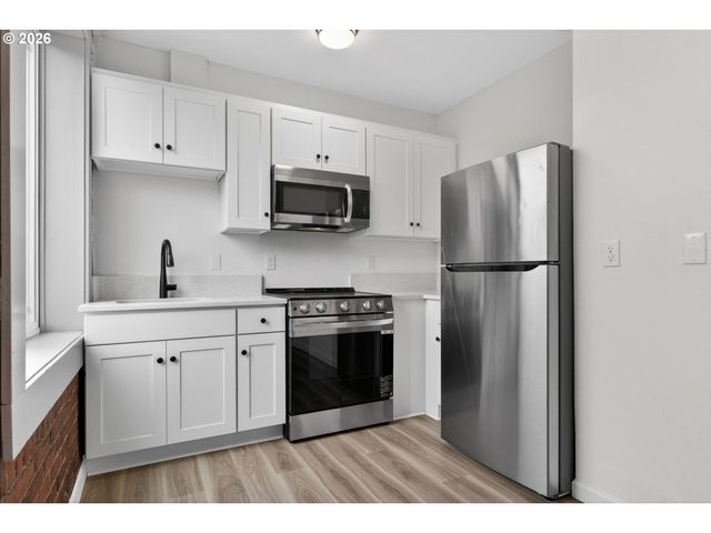 708 N KILLINGSWORTH St 2, Portland, OR 97217