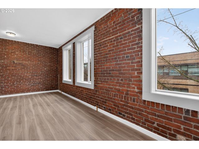 708 N KILLINGSWORTH St 2, Portland, OR 97217