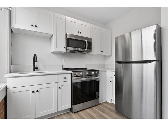 708 N KILLINGSWORTH St 2, Portland, OR 97217