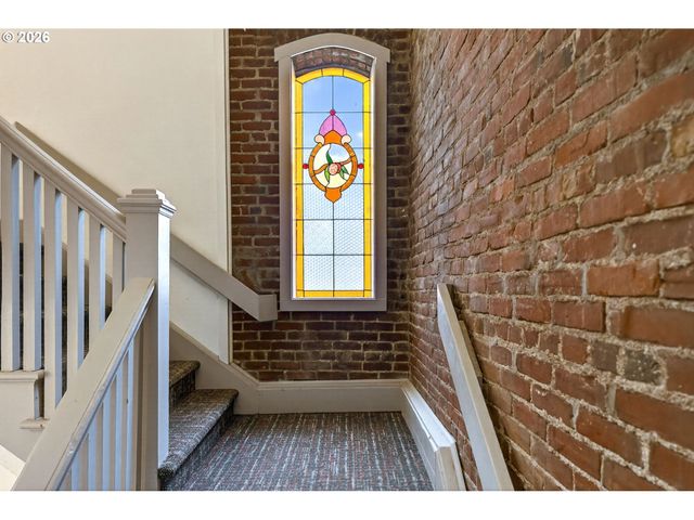 708 N KILLINGSWORTH St 2, Portland, OR 97217