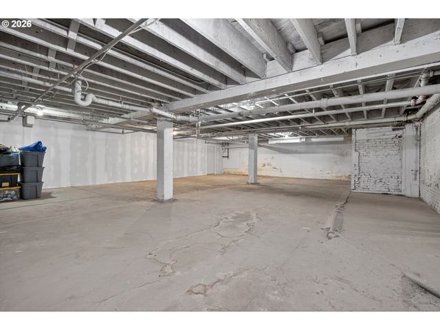 708 N KILLINGSWORTH St 2, Portland, OR 97217