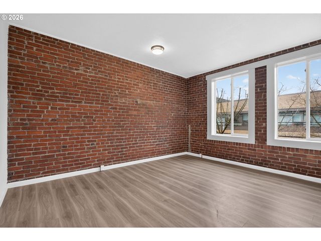 708 N KILLINGSWORTH St 2, Portland, OR 97217