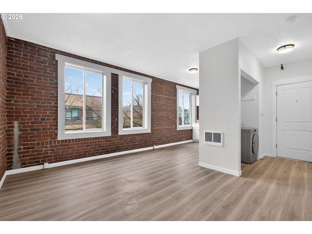 708 N KILLINGSWORTH St 2, Portland, OR 97217