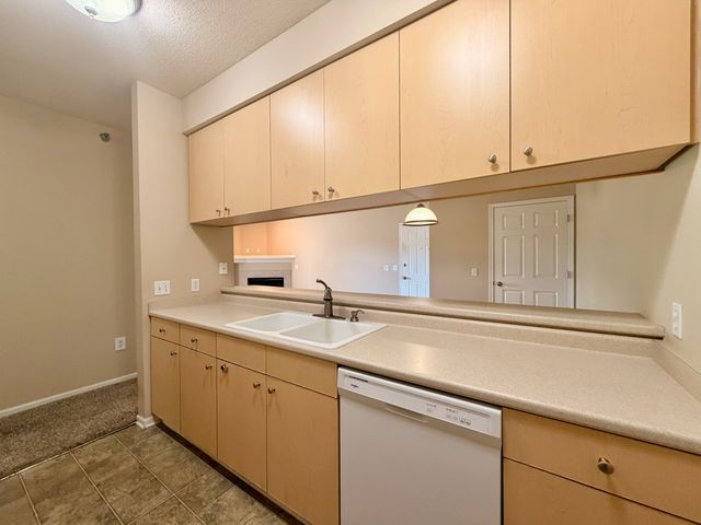 1760 SE L.a. Grant Parkway 44, Waukee, IA 50263