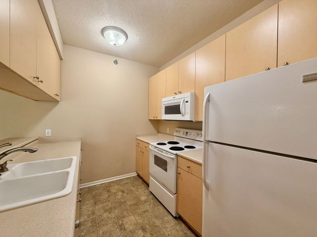1760 SE L.a. Grant Parkway 44, Waukee, IA 50263