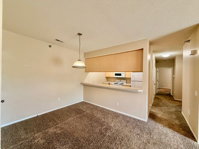 1760 SE L.a. Grant Parkway 44, Waukee, IA 50263