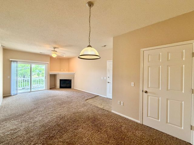 1760 SE L.a. Grant Parkway 44, Waukee, IA 50263