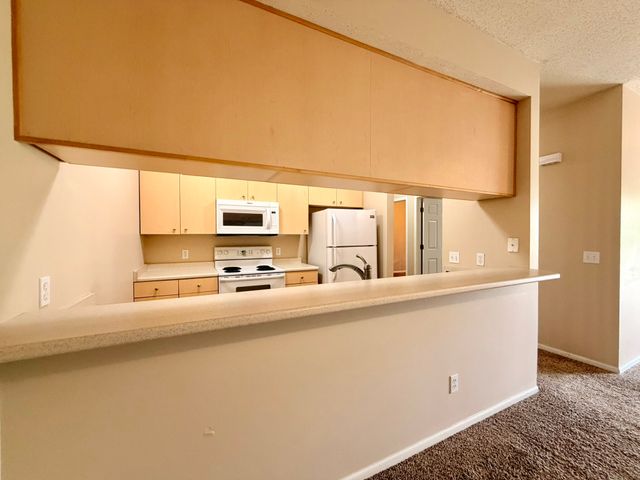 1760 SE L.a. Grant Parkway 44, Waukee, IA 50263