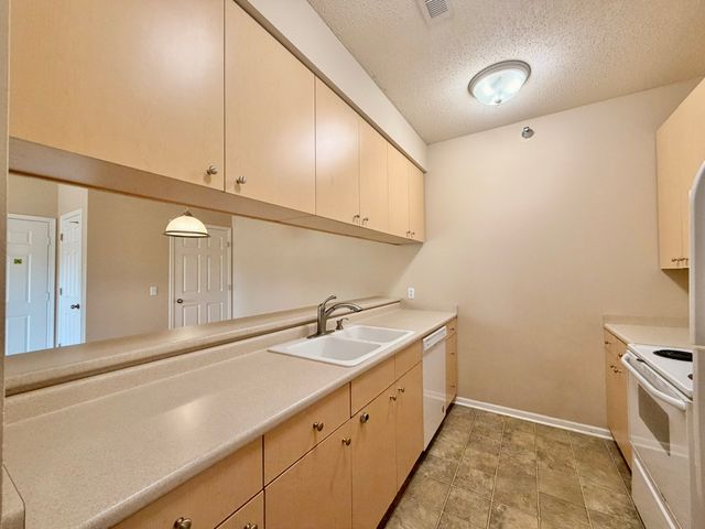 1760 SE L.a. Grant Parkway 44, Waukee, IA 50263