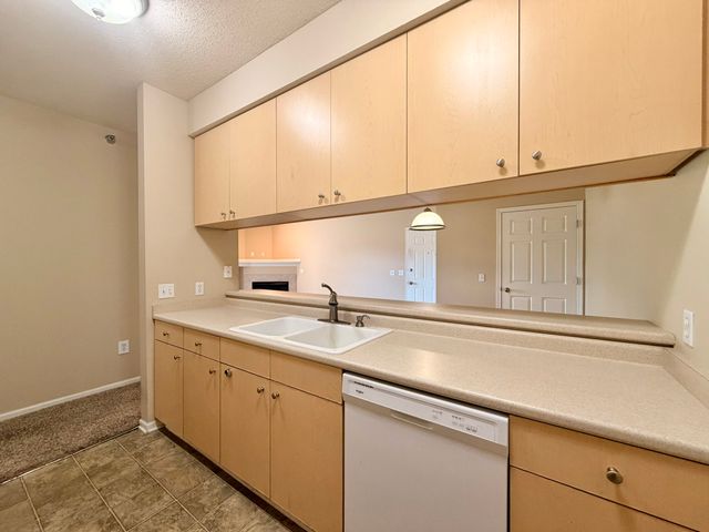 1760 SE L.a. Grant Parkway 44, Waukee, IA 50263