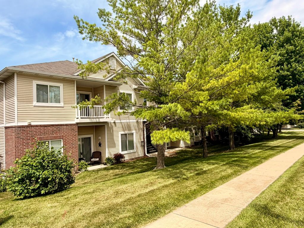 1760 SE L.a. Grant Parkway 44, Waukee, IA 50263