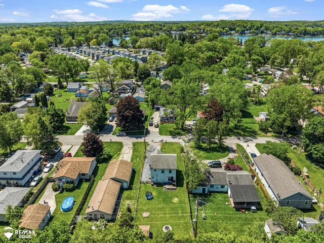6428 Saline Drive, Waterford Twp, MI 48329