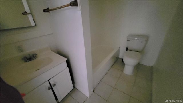 67 Academy St 3, Poughkeepsie, NY 12601