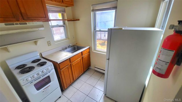 67 Academy St 3, Poughkeepsie, NY 12601