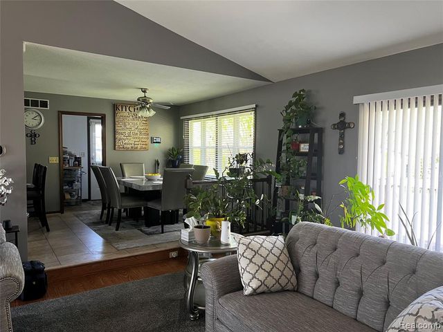 3015 3 Mile Road, Grand Rapids, MI 49525