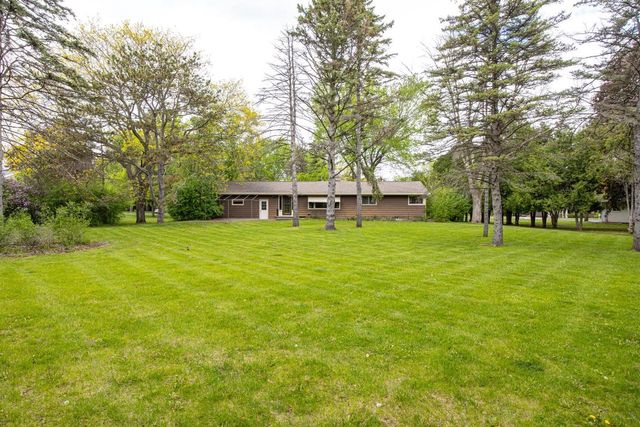 5419 LONG COURT, Appleton, WI 54914
